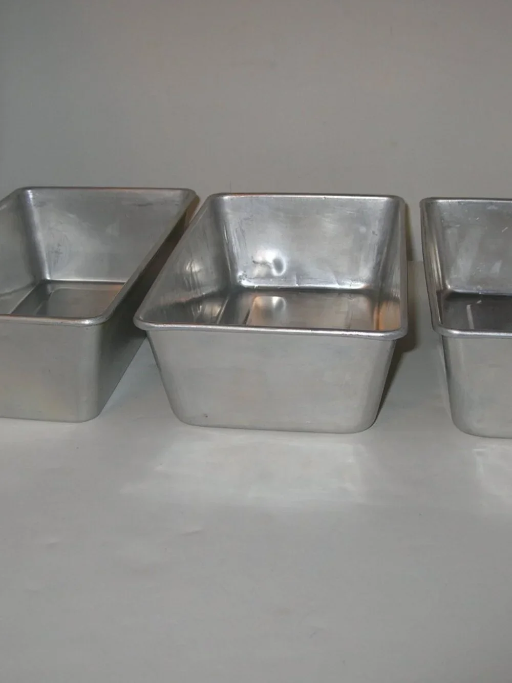 Set Of 3 Aluminum Baking Bread Loaf Pans  9 1/2x5 1/2x2 3/4” Great Condition